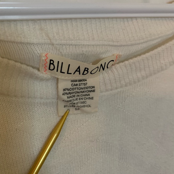 ⭐️2/25⭐️ Billabong Sweater - Picture 3 of 3